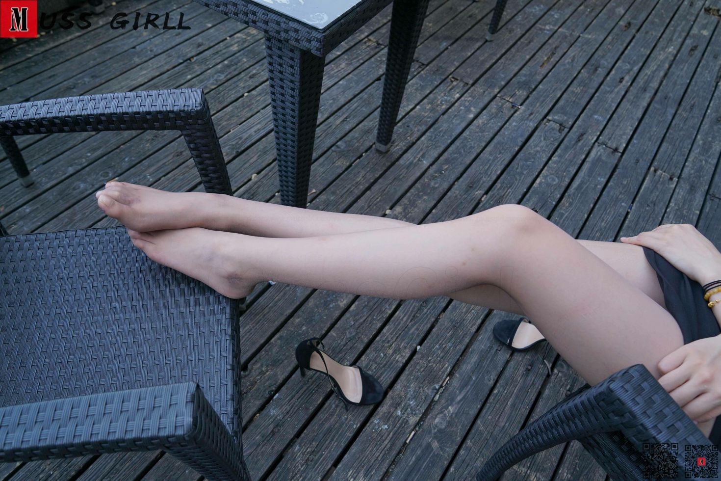 MussGirl慕丝女郎美女腿模高跟鞋丝袜美腿写真灰丝制服 (77)