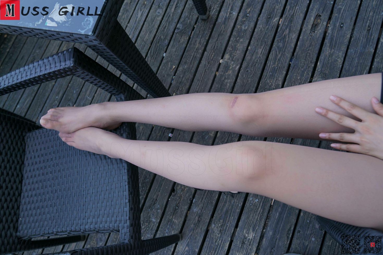 MussGirl慕丝女郎美女腿模高跟鞋丝袜美腿写真灰丝制服 (47)