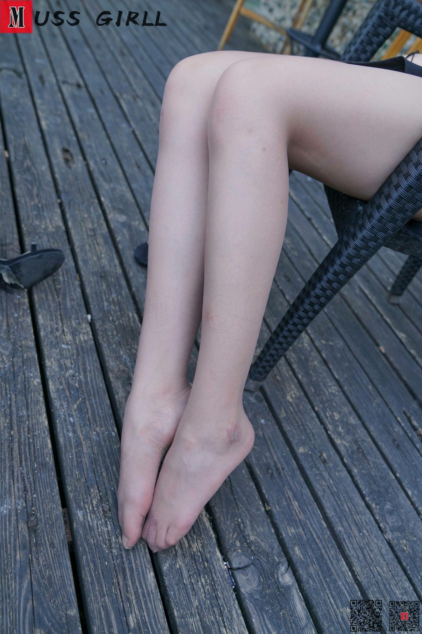 MussGirl慕丝女郎美女腿模高跟鞋丝袜美腿写真灰丝制服 (40)