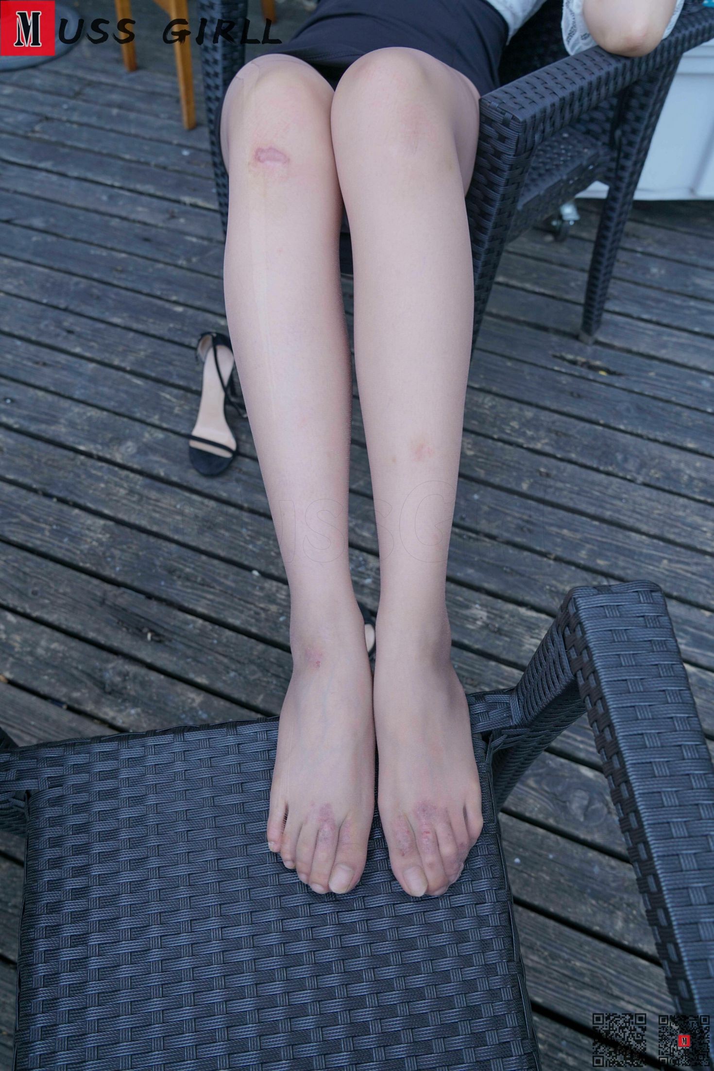 MussGirl慕丝女郎美女腿模高跟鞋丝袜美腿写真灰丝制服 (28)