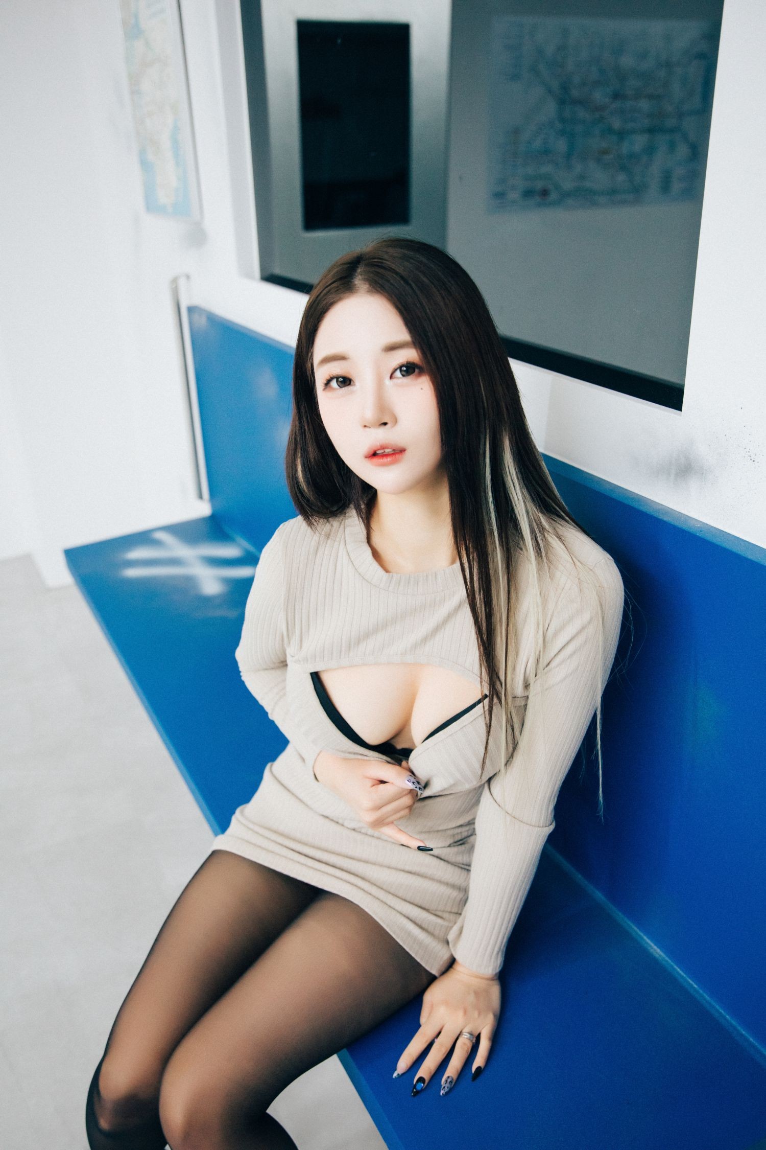 LOOZY 韩国美少女模特 Bomi 性感写真 Bondage subway (16)