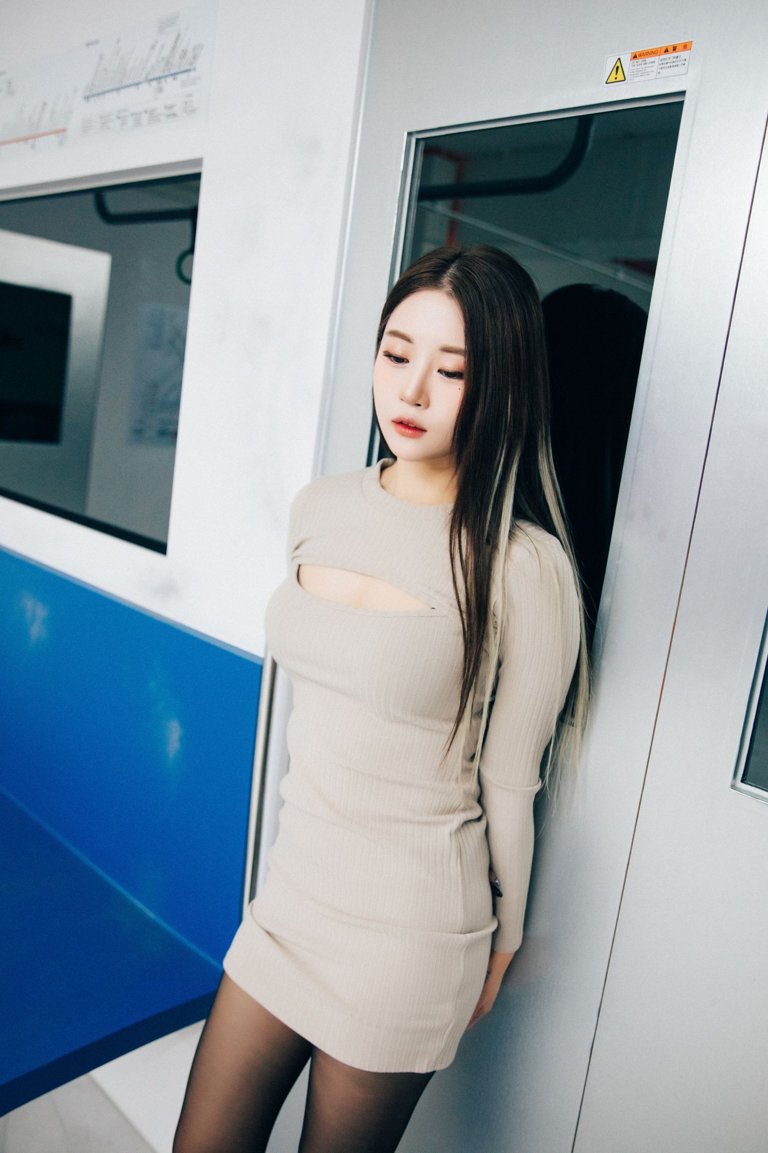 LOOZY 韩国美少女模特 Bomi 性感写真 Bondage subway (18)
