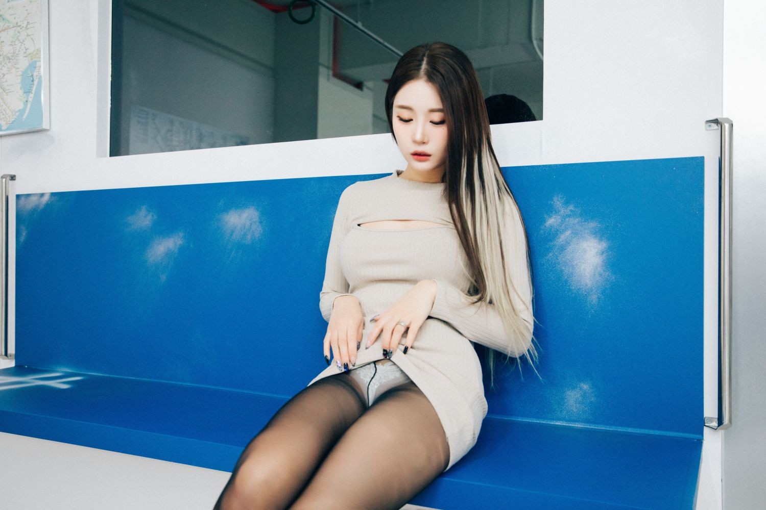 LOOZY 韩国美少女模特 Bomi 性感写真 Bondage subway (6)
